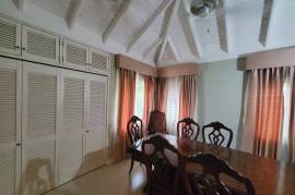 3 Bedrooms 2 Bathrooms, House for Rent in Runaway Bay