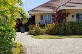 3 Bedrooms 2 Bathrooms, House for Rent in Laughlands