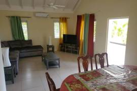 3 Bedrooms 2 Bathrooms, House for Rent in Laughlands