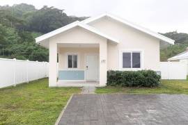 3 Bedrooms 2 Bathrooms, House for Rent in Lucea