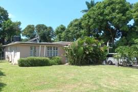 3 Bedrooms 2 Bathrooms, House for Rent in Kingston 6