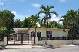 3 Bedrooms 2 Bathrooms, House for Rent in Kingston 6