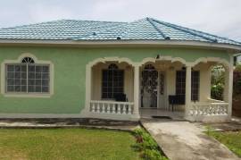 3 Bedrooms 2 Bathrooms, House for Rent in Duncans