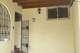 3 Bedrooms 3 Bathrooms, House for Rent in Kingston 8