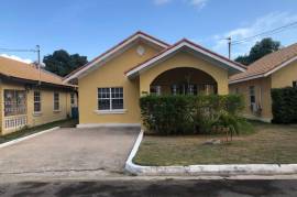 3 Bedrooms 2 Bathrooms, House for Rent in Kingston 3