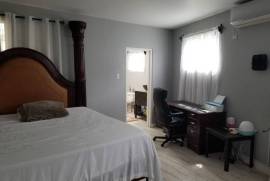 2 Bedrooms 2 Bathrooms, House for Rent in Kingston 8