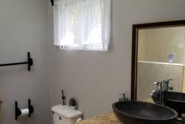 2 Bedrooms 2 Bathrooms, House for Rent in Kingston 8