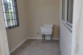 2 Bedrooms 1 Bathrooms, House for Rent in Kingston 20