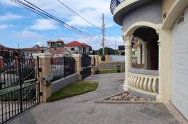 3 Bedrooms 2 Bathrooms, House for Rent in Old Harbour