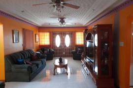 3 Bedrooms 2 Bathrooms, House for Rent in Old Harbour