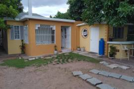 2 Bedrooms 1 Bathrooms, House for Rent in Kingston 20