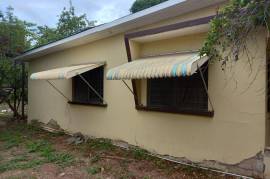 3 Bedrooms 1 Bathrooms, House for Rent in Kingston 2