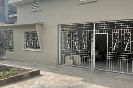 3 Bedrooms 1 Bathrooms, House for Rent in Linstead