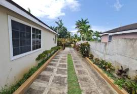 2 Bedrooms 1 Bathrooms, House for Rent in Montego Bay