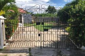 2 Bedrooms 1 Bathrooms, House for Rent in Spanish Town