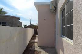 2 Bedrooms 1 Bathrooms, House for Rent in Old Harbour