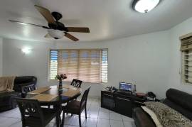 3 Bedrooms 2 Bathrooms, Apartment for Sale in Kingston 8