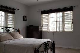 2 Bedrooms 2 Bathrooms, Apartment for Sale in Kingston 8