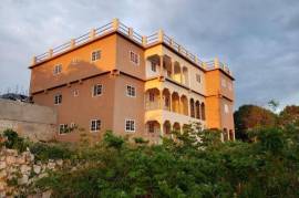 3 Bedrooms 3 Bathrooms, Apartment for Sale in Red Hills