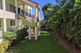 2 Bedrooms 3 Bathrooms, Apartment for Private in Kingston 8