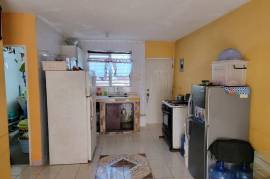 3 Bedrooms 1 Bathrooms, Apartment for Sale in Spanish Town