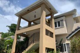 3 Bedrooms 3 Bathrooms, Apartment for Rent in Kingston 6