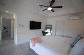 3 Bedrooms 3 Bathrooms, Apartment for Rent in Kingston 10
