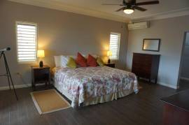 3 Bedrooms 2 Bathrooms, Apartment for Rent in Kingston 8