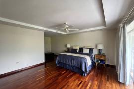 3 Bedrooms 3 Bathrooms, Apartment for Rent in Kingston 8