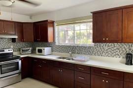 2 Bedrooms 2 Bathrooms, Apartment for Rent in Kingston 8