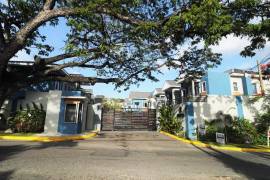 3 Bedrooms 3 Bathrooms, Apartment for Rent in Kingston 6