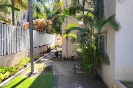 3 Bedrooms 3 Bathrooms, Apartment for Rent in Kingston 8