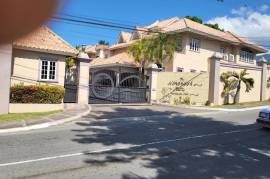 3 Bedrooms 3 Bathrooms, Apartment for Rent in Kingston 8