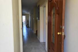 3 Bedrooms 3 Bathrooms, Apartment for Rent in Kingston 8