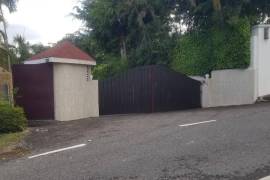 3 Bedrooms 3 Bathrooms, Apartment for Rent in Kingston 8