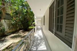 2 Bedrooms 1 Bathrooms, Apartment for Rent in Kingston 6