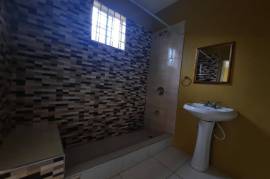 2 Bedrooms 1 Bathrooms, Apartment for Rent in Spanish Town