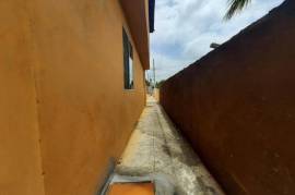 2 Bedrooms 1 Bathrooms, Apartment for Rent in Spanish Town