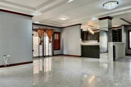 4 Bedrooms 6 Bathrooms, Townhouse for Sale in Kingston 6