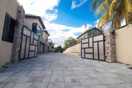 4 Bedrooms 5 Bathrooms, Townhouse for Sale in Kingston 8