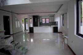 4 Bedrooms 5 Bathrooms, Townhouse for Sale in Kingston 8