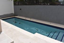4 Bedrooms 5 Bathrooms, Townhouse for Sale in Kingston 8