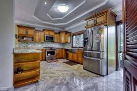 5 Bedrooms 6 Bathrooms, Townhouse for Sale in Kingston 6