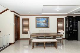 5 Bedrooms 4 Bathrooms, Townhouse for Sale in Kingston 6