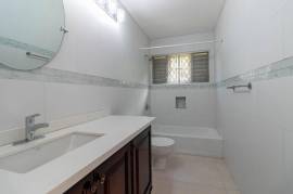 3 Bedrooms 4 Bathrooms, Townhouse for Sale in Kingston 6