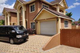 4 Bedrooms 4 Bathrooms, Townhouse for Sale in Kingston 6