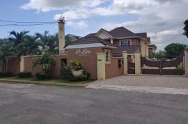 4 Bedrooms 4 Bathrooms, Townhouse for Sale in Kingston 6