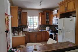 4 Bedrooms 4 Bathrooms, Townhouse for Sale in Kingston 6