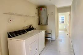3 Bedrooms 4 Bathrooms, Townhouse for Sale in Kingston 8