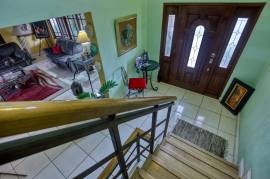 5 Bedrooms 5 Bathrooms, Townhouse for Sale in Kingston 6